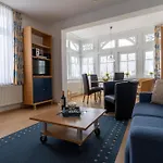 8 Eden * Binz